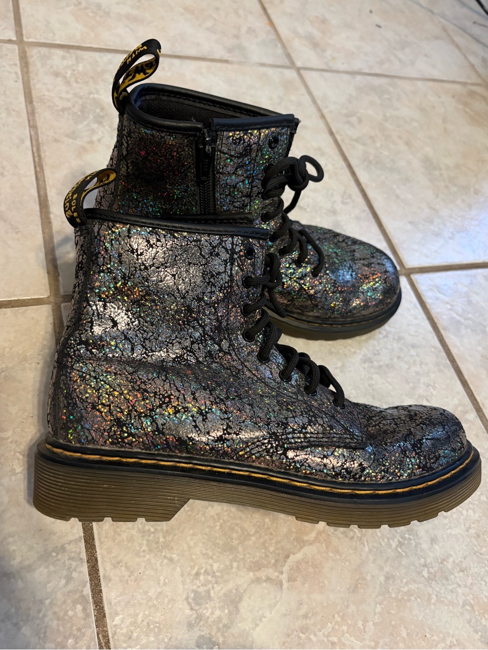 Doc Marten Silver
CRINKLE METALLIC LACE UP BOOTS - Picture 2 of 11